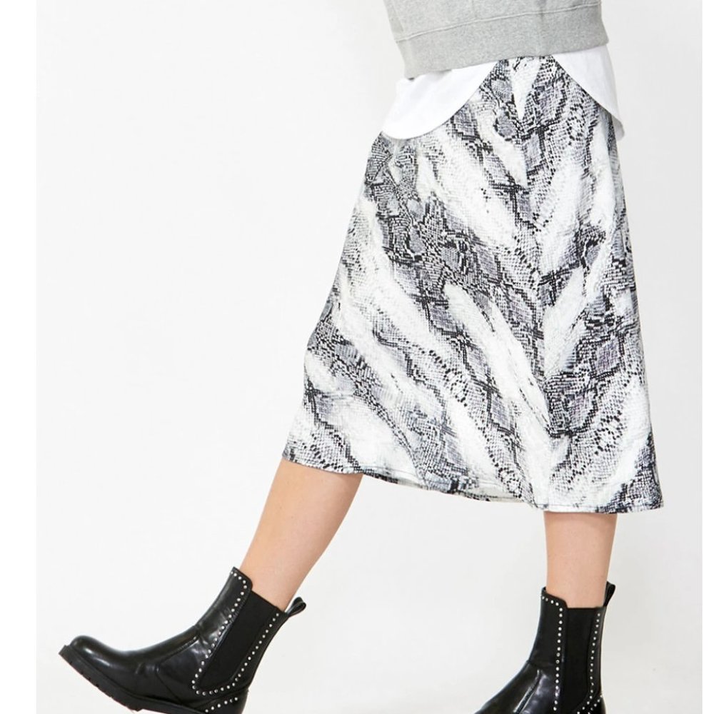 Decjuba Marilyn Midi Skirt View 3